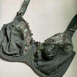 Gorgeous silky lacy PRIMADONNA bra 30G